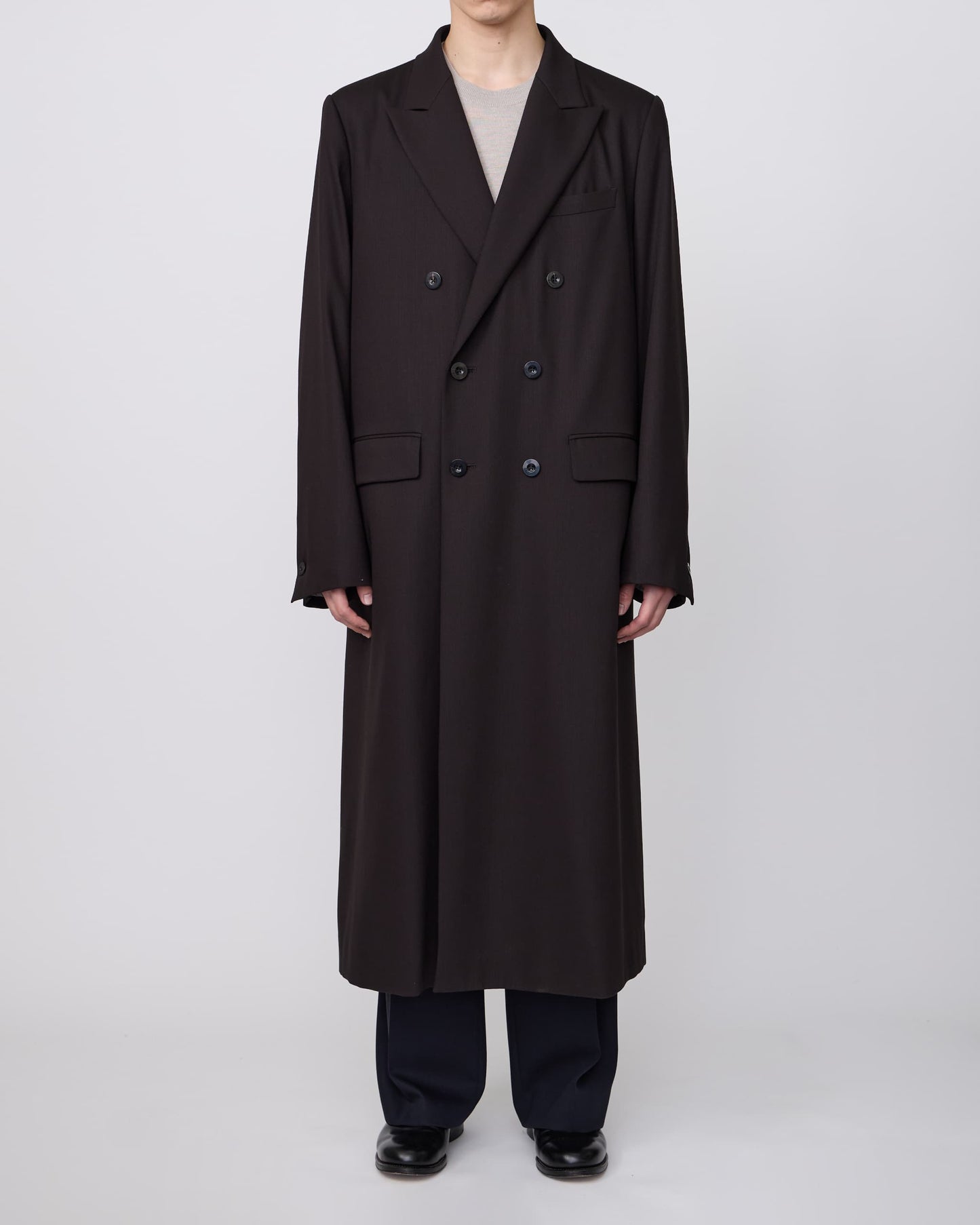 DOUBLE-BREASTED CHESTER COAT