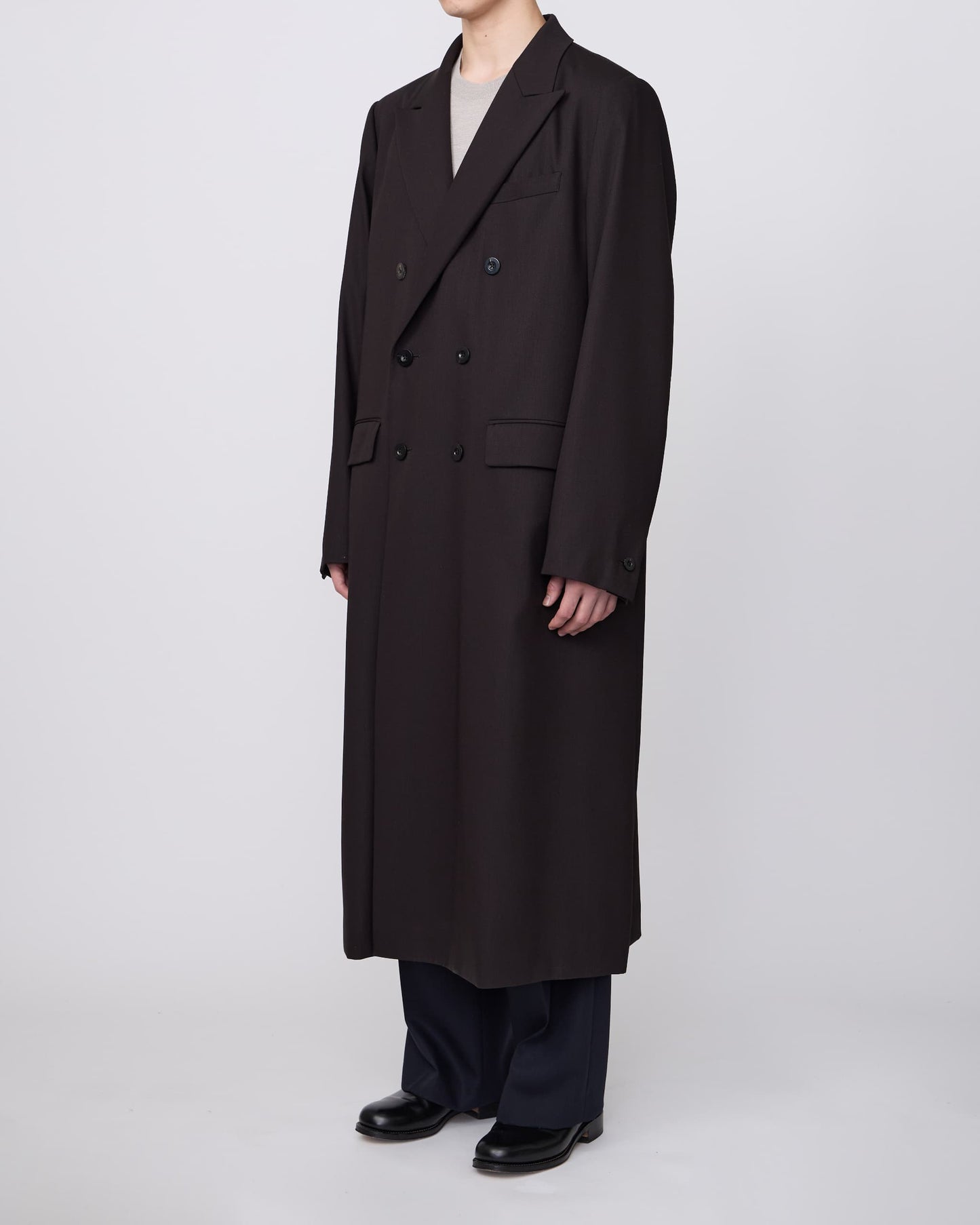 DOUBLE-BREASTED CHESTER COAT