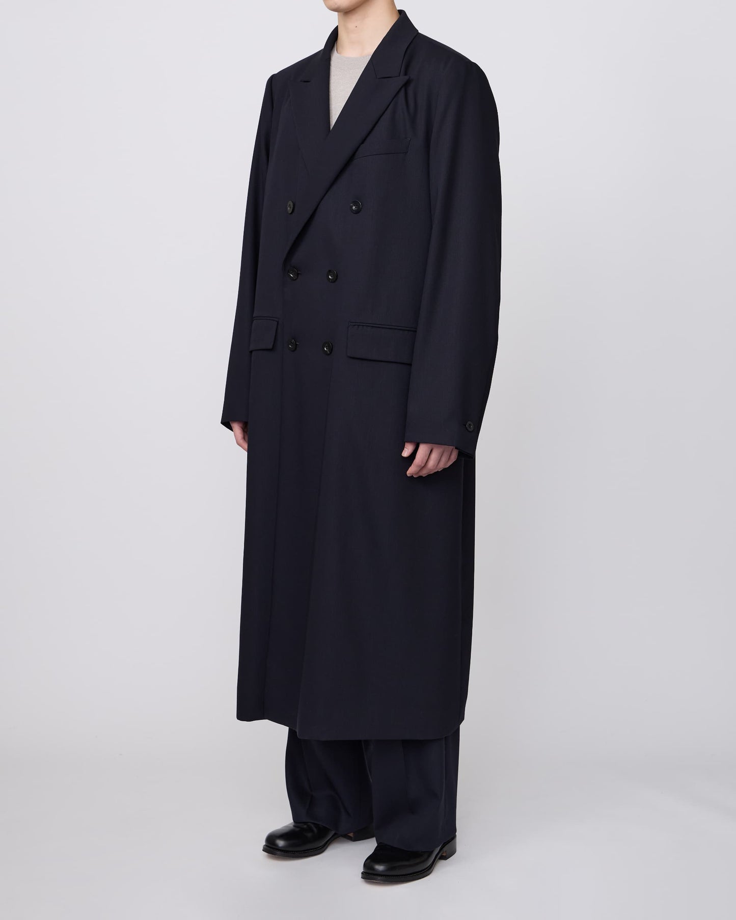 DOUBLE-BREASTED CHESTER COAT