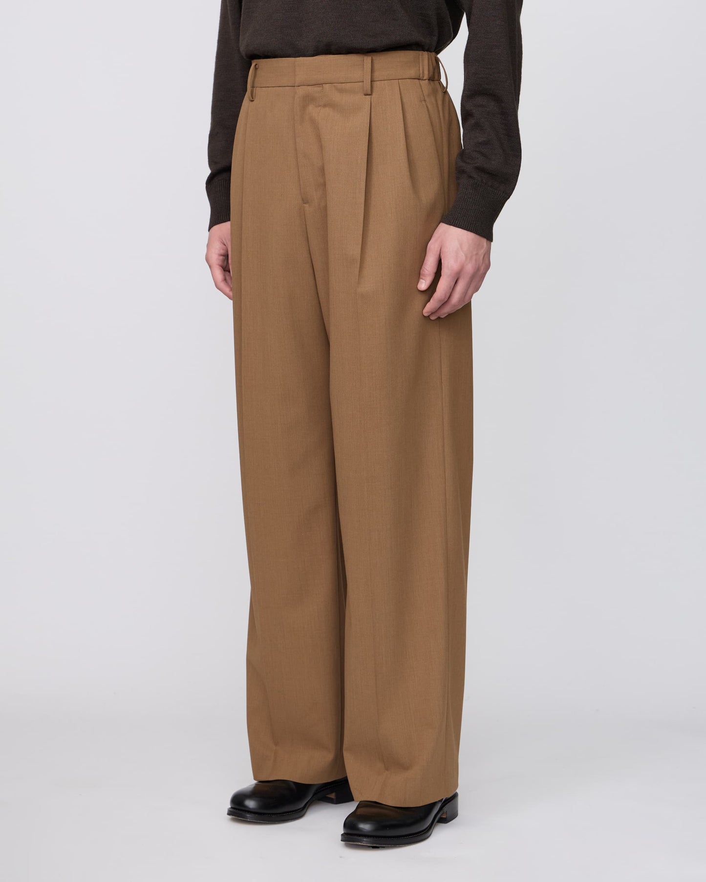TWO TUCKS WIDE TROUSERS