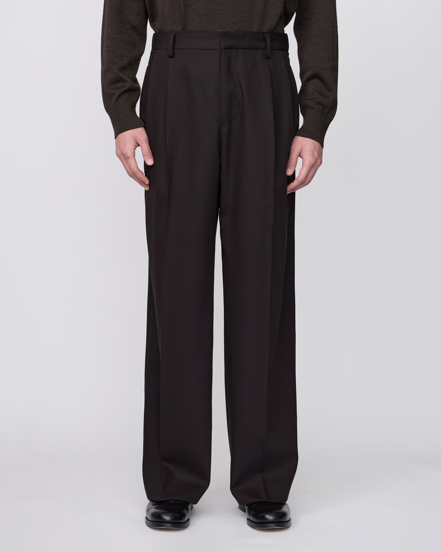 TWO TUCKS WIDE TROUSERS