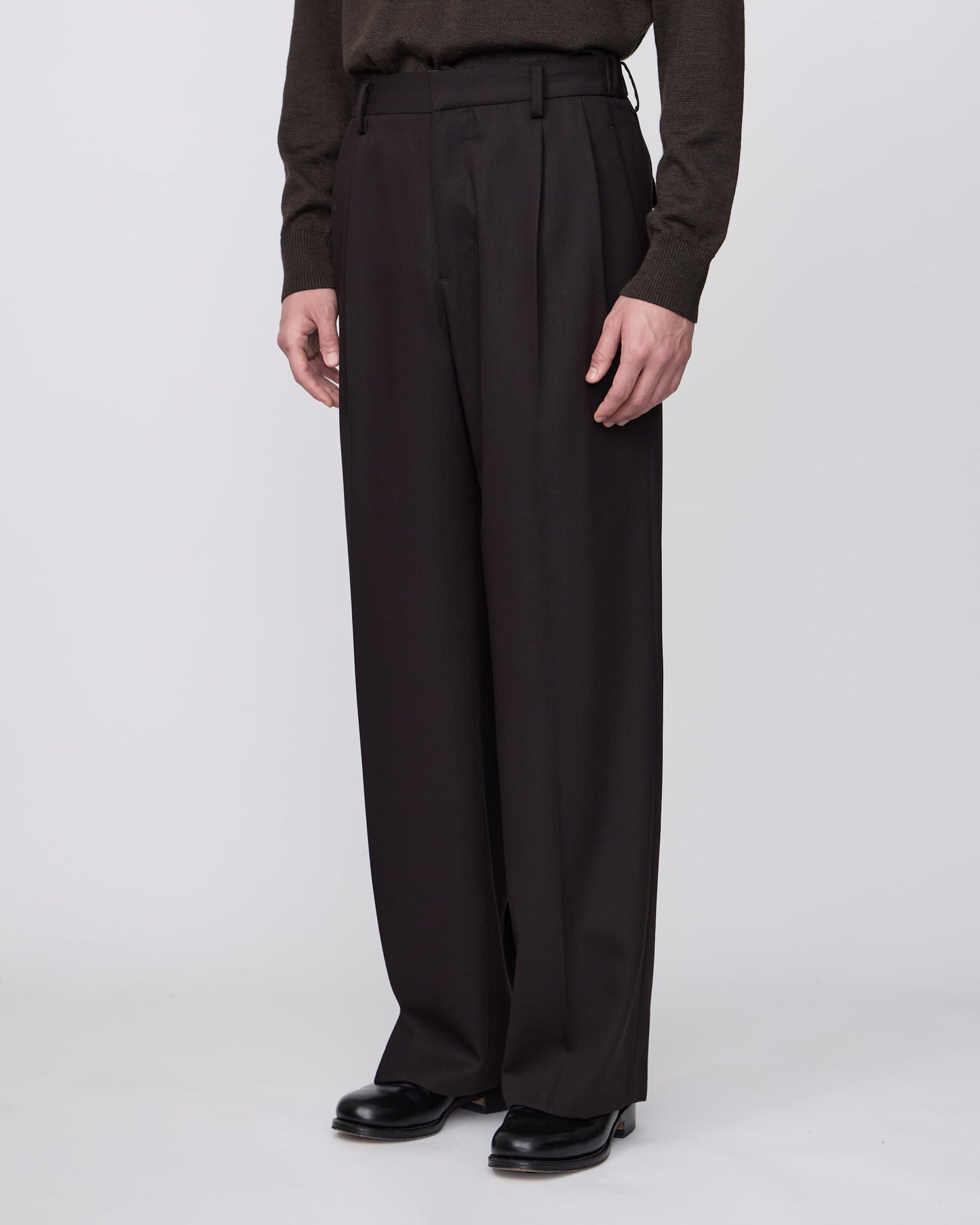 TWO TUCKS WIDE TROUSERS