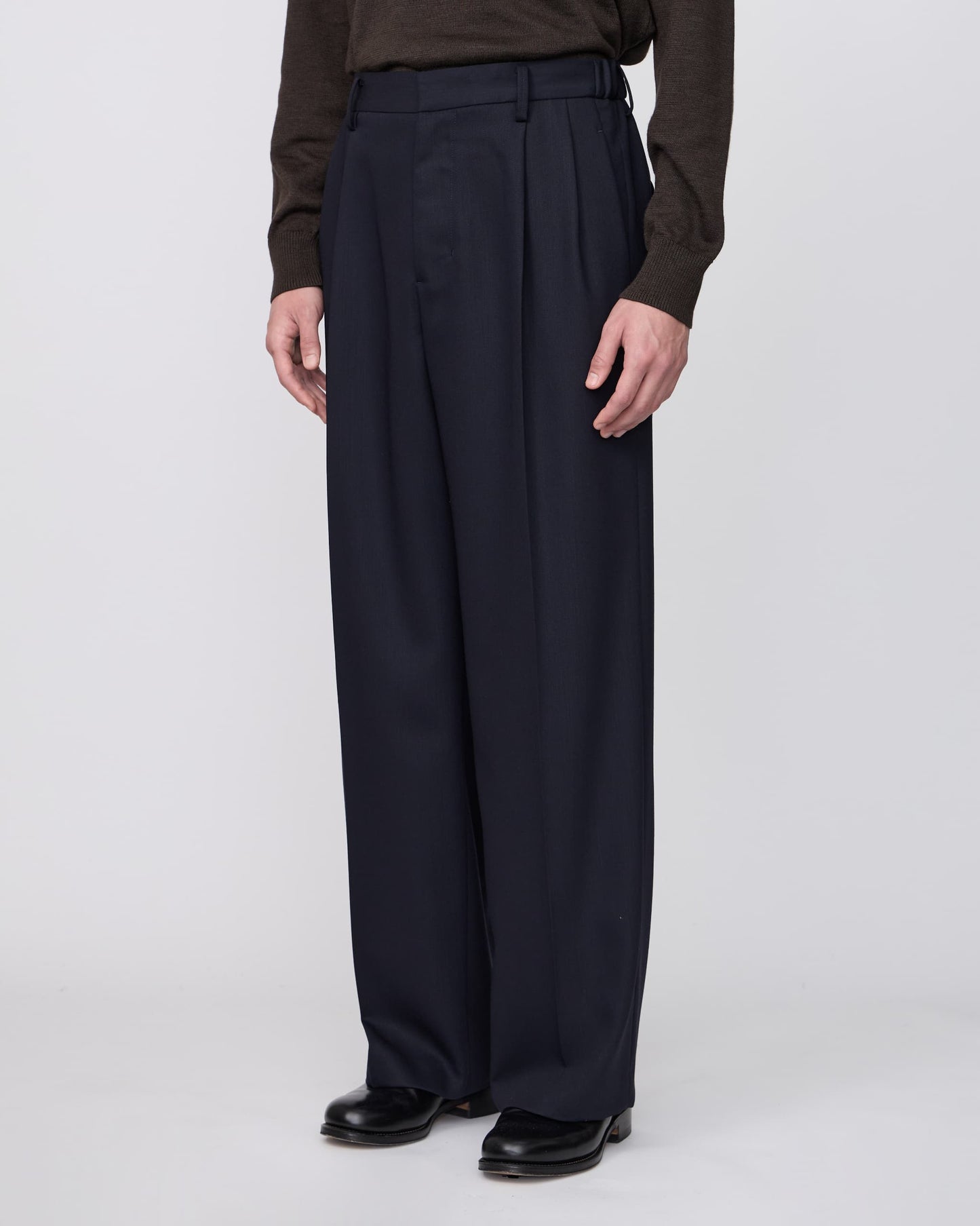 TWO TUCKS WIDE TROUSERS