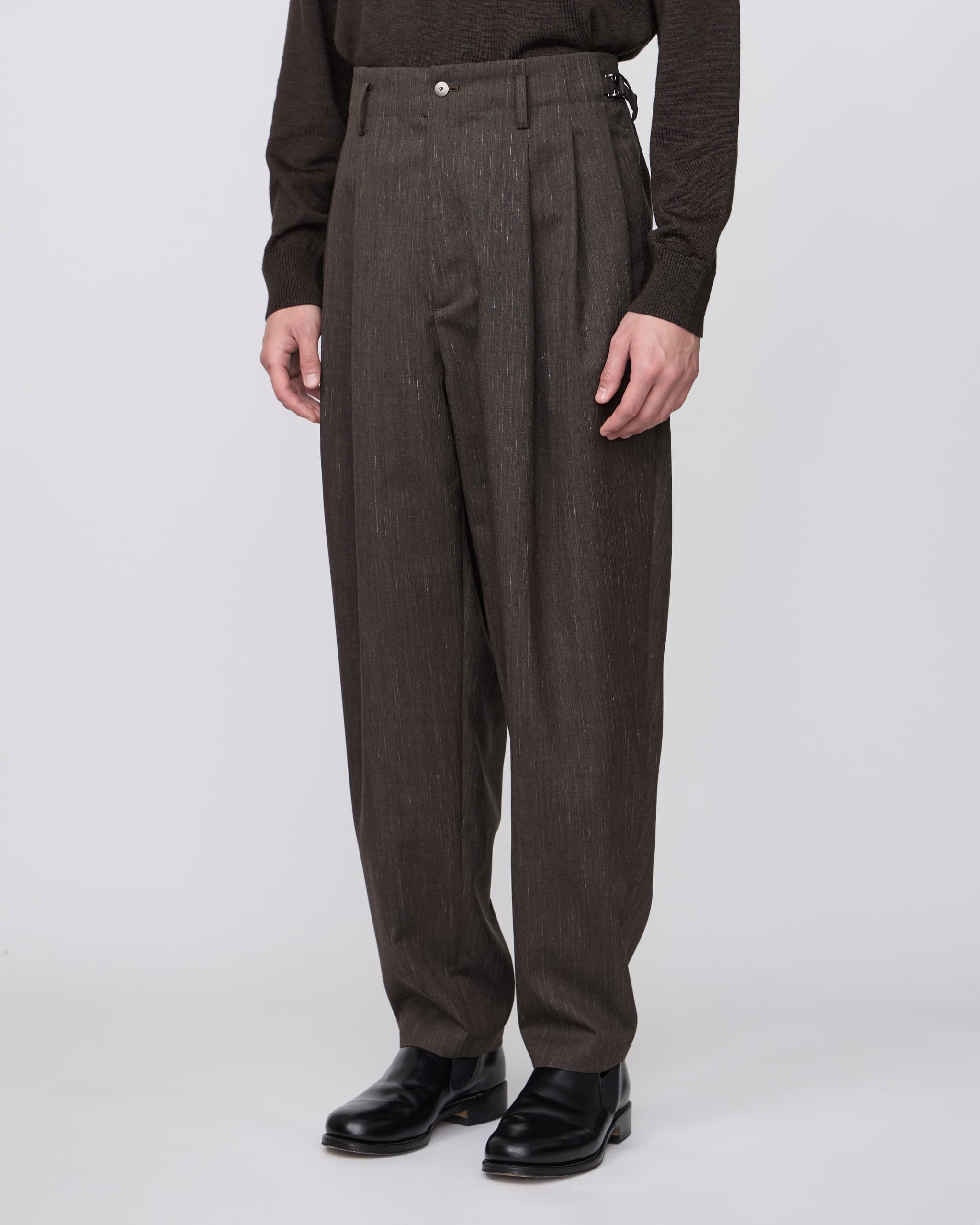 THREE TUCKS TAPERED PANTS – IRENISA