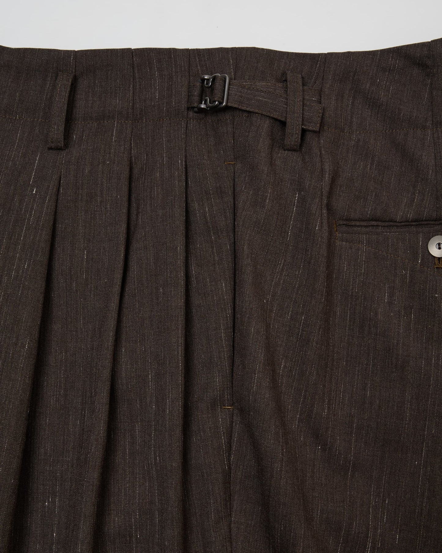 THREE TUCKS TAPERED PANTS