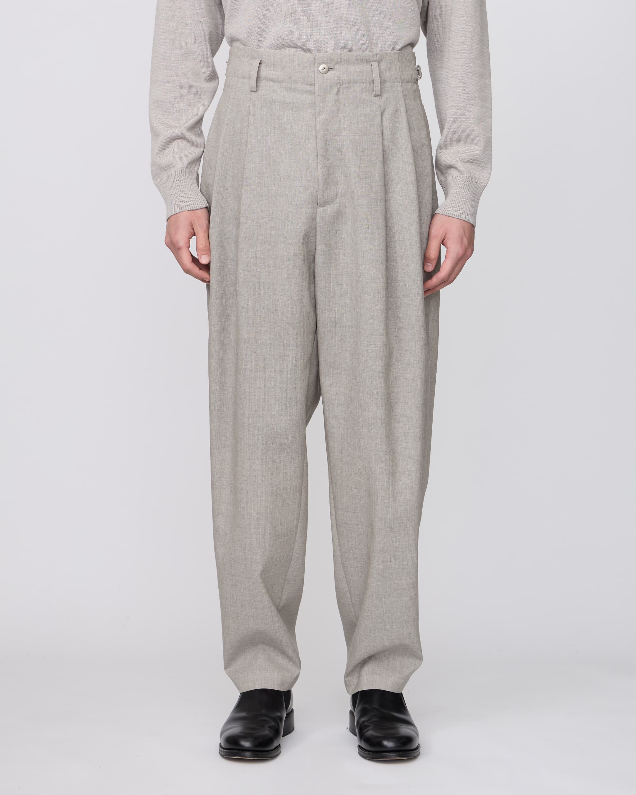 THREE TUCKS TAPERED PANTS – IRENISA