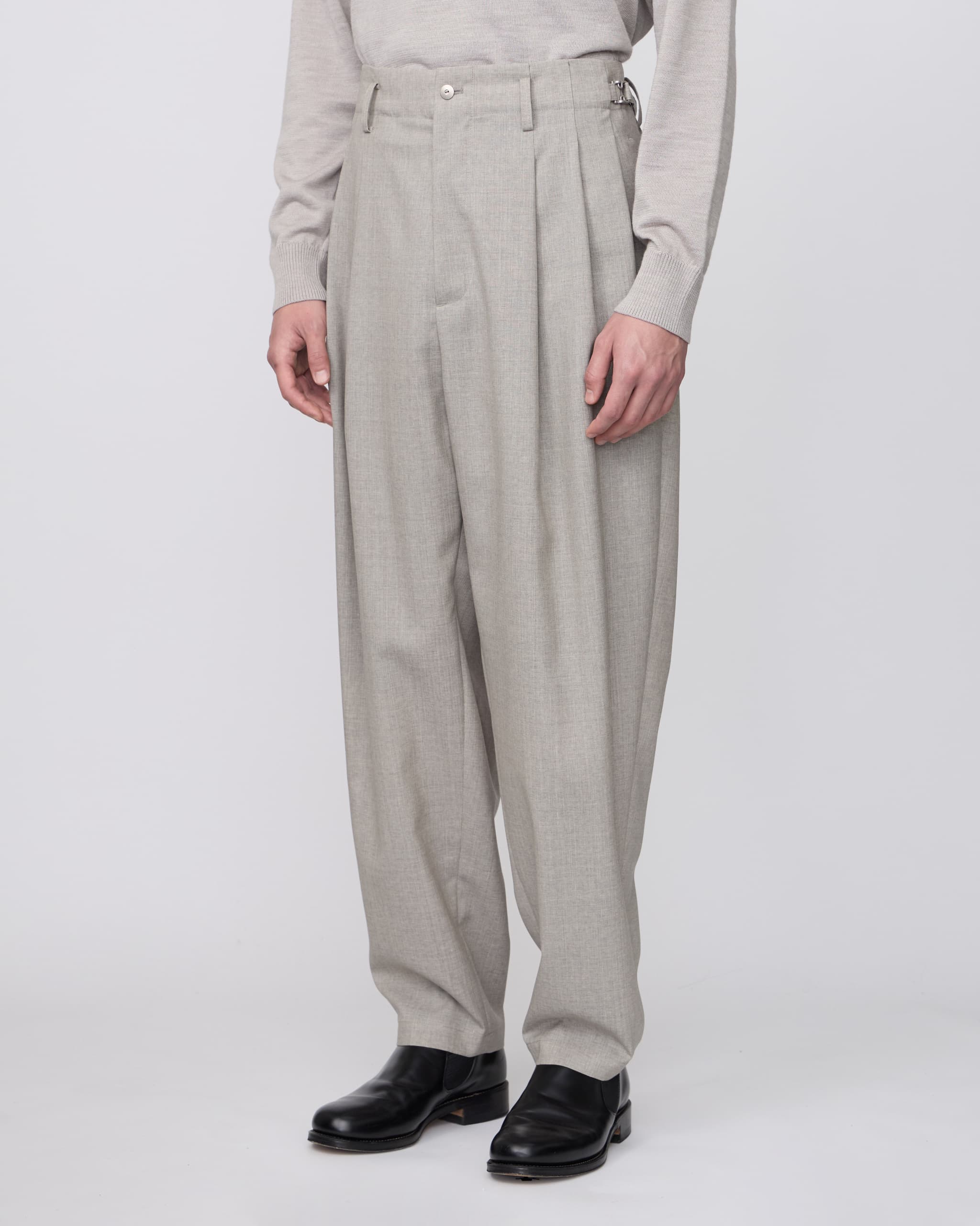 THREE TUCKS TAPERED PANTS – IRENISA