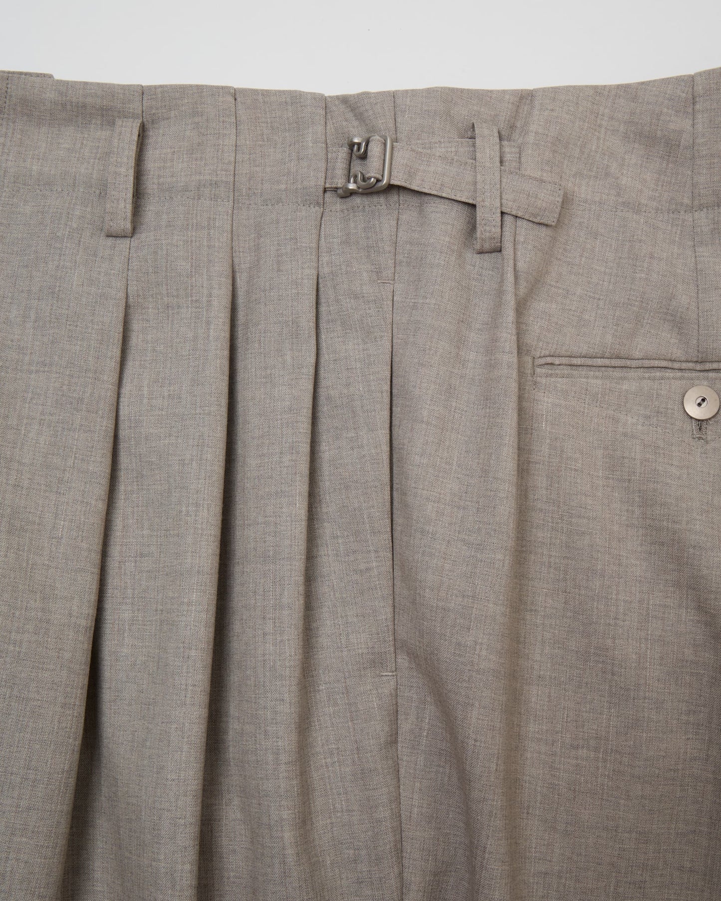 THREE TUCKS TAPERED PANTS