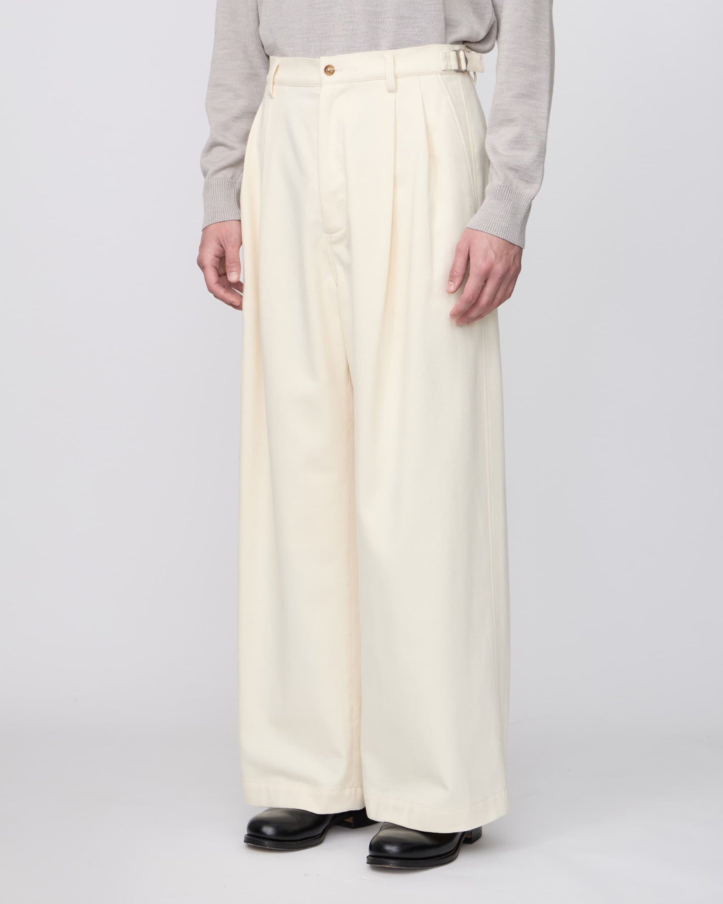 TWO TUCKS BUGGY PANTS