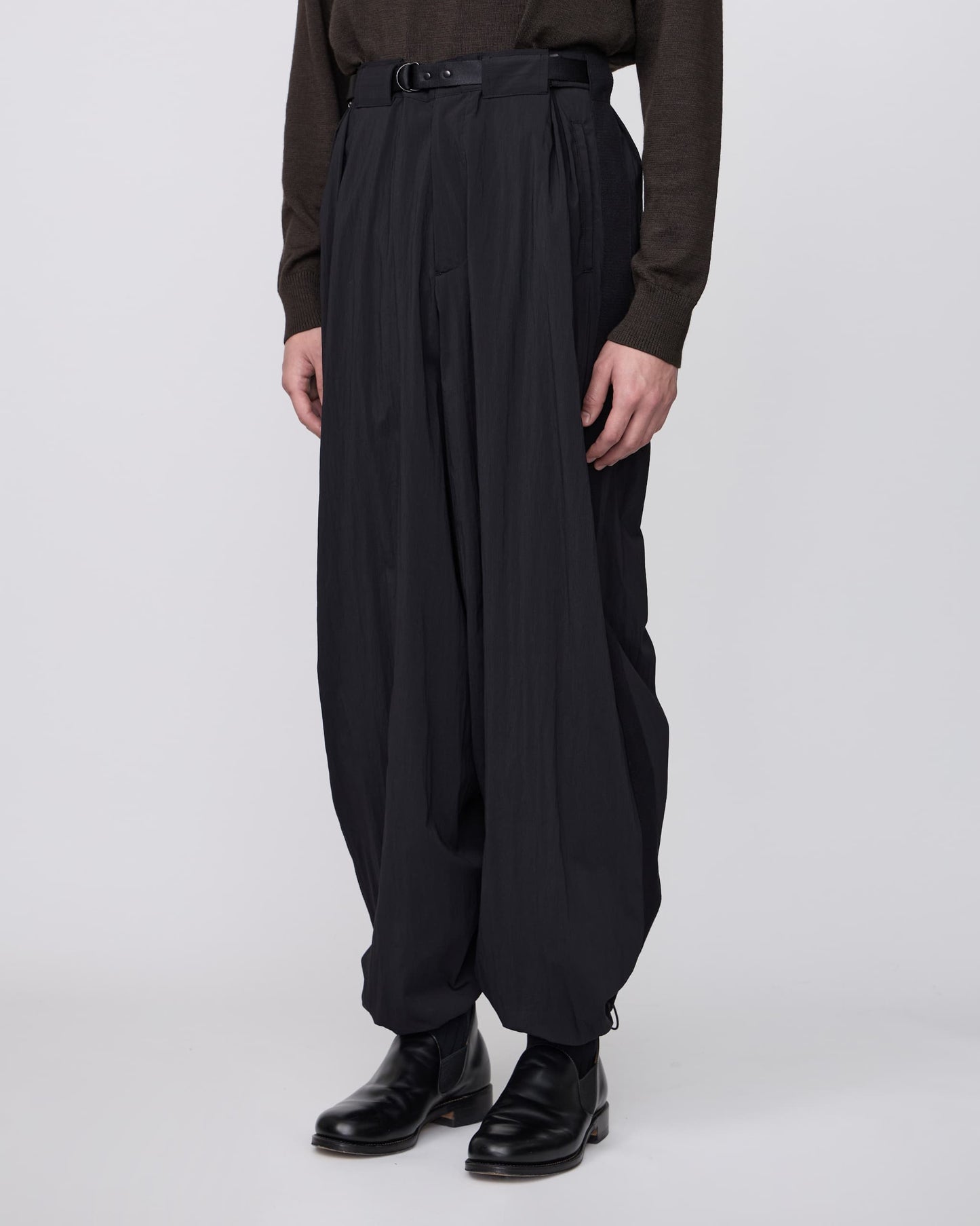 BELTED FORM-CHANGE PANTS