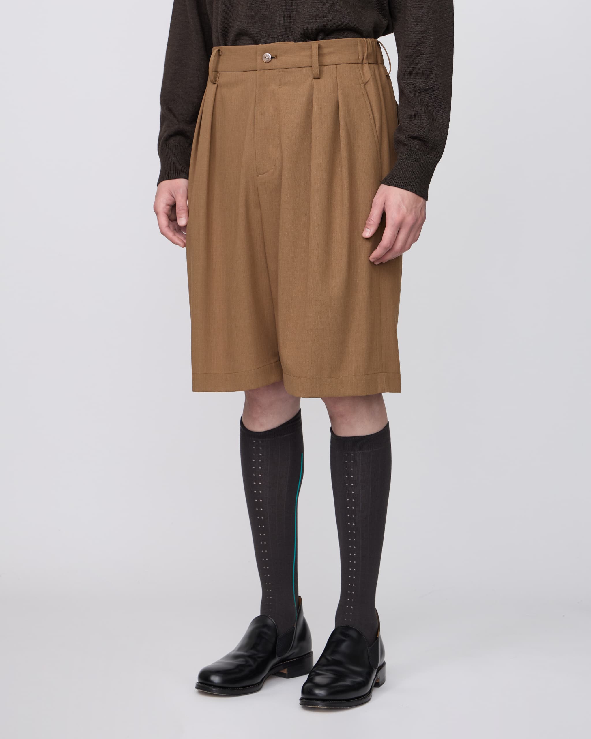 TWO TUCKS WIDE SHORTS – IRENISA