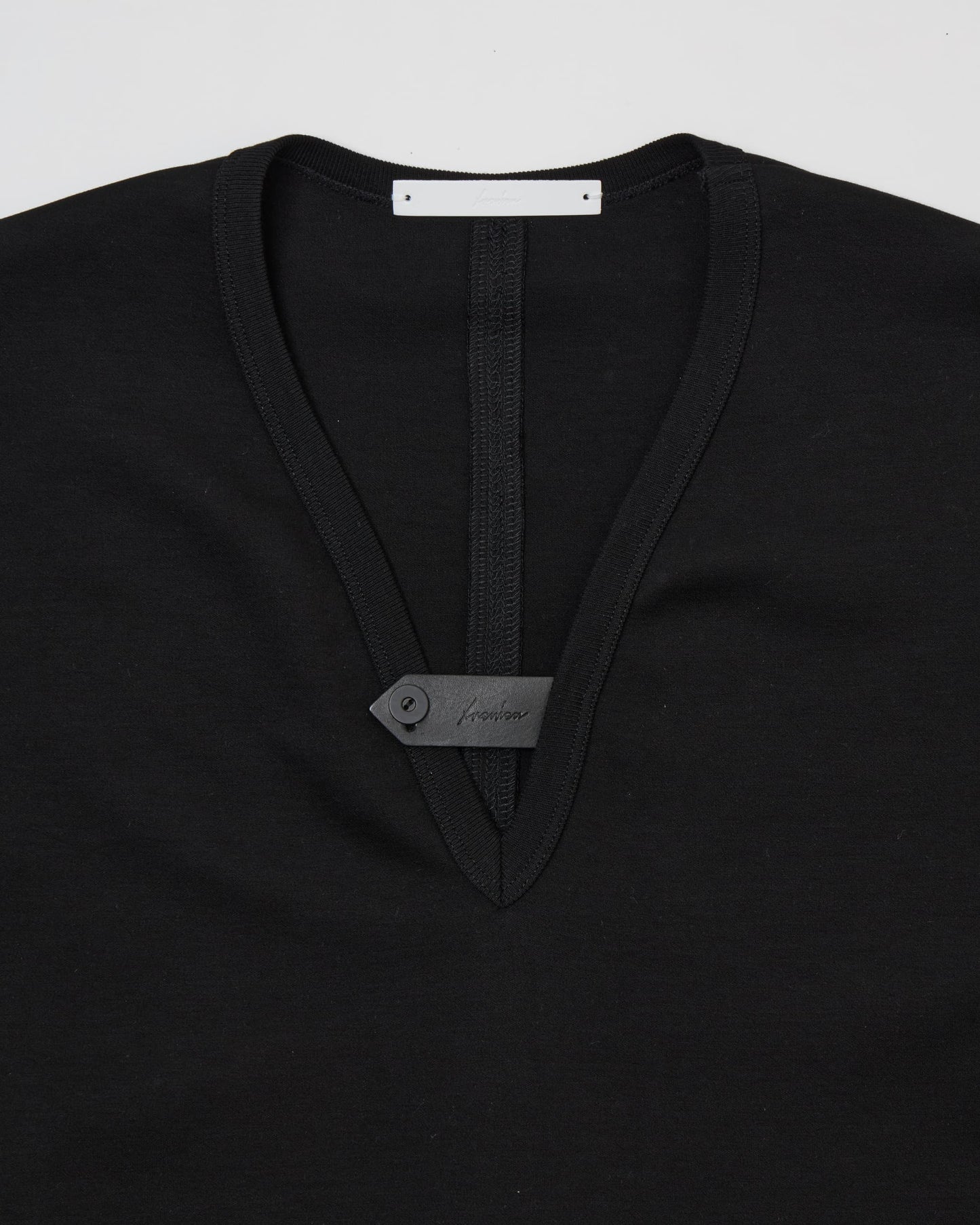 LONG-SLEEVED T-SHIRT