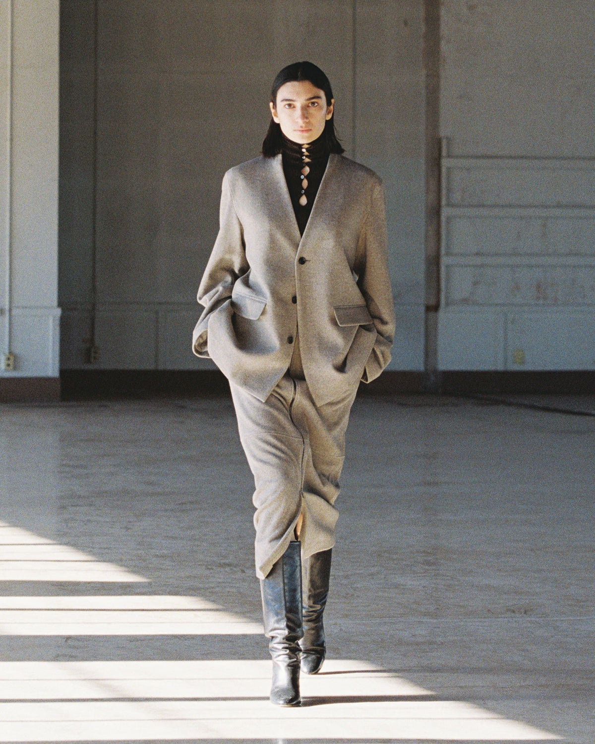 NO-COLLAR JACKET