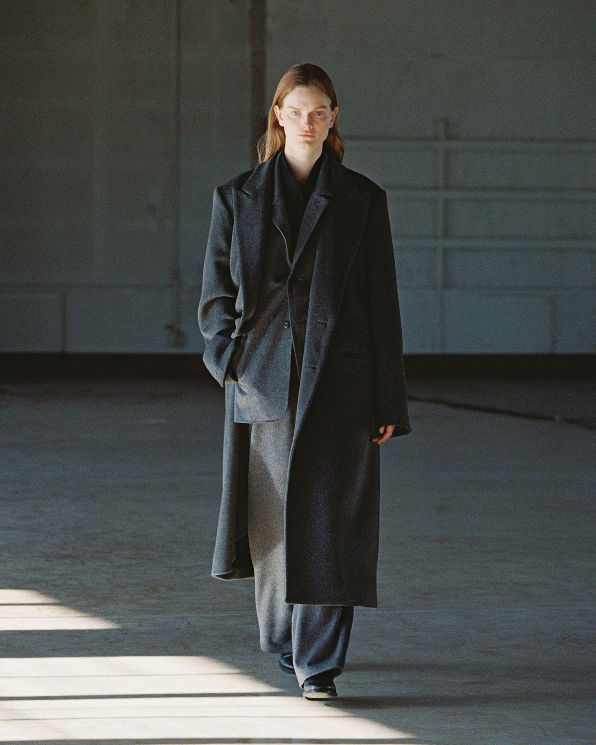 DOUBLE-BREASTED CHESTER COAT