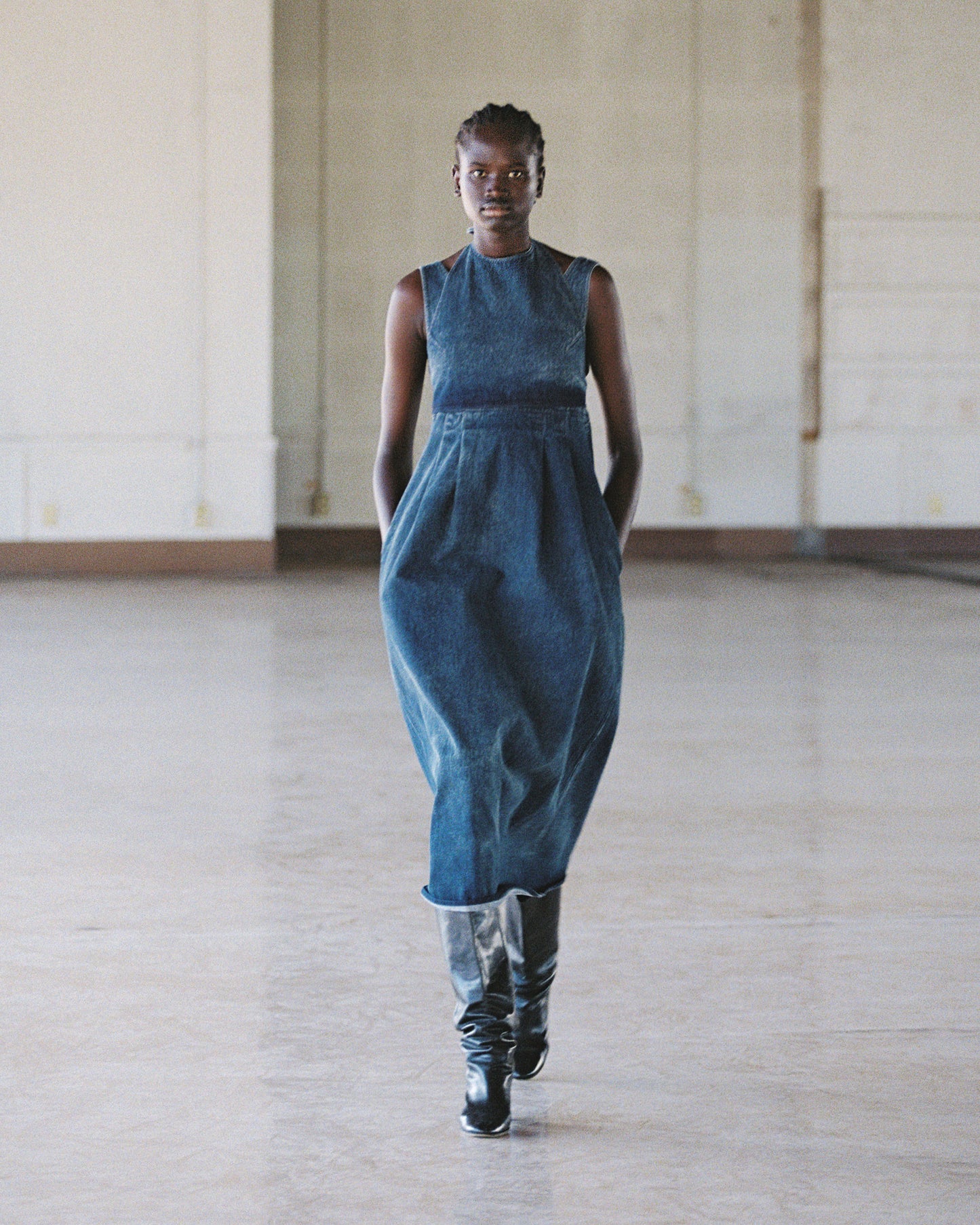 SLEEVELESS LAYERED DRESS